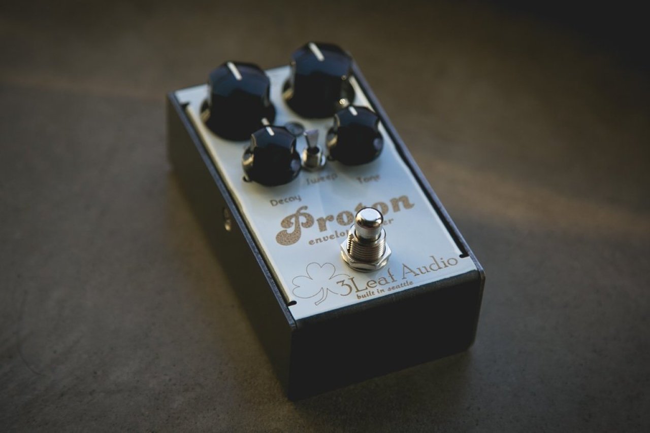 ベース 3Leaf Audio/Proton V3 オートワウ】3Leaf Audioが究極のエンヴェロープフィルター探求の果て